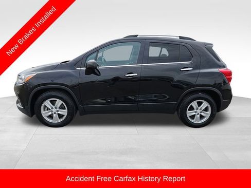 Used 2019 Chevrolet Trax LT w/ LT Convenience Package image 2