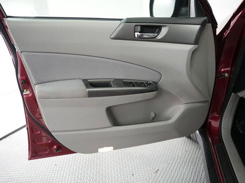 Used 2011 Subaru Forester 2.5X Premium w/ All-Weather Pkg image 39