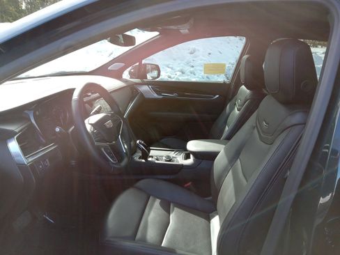 Used 2024 Cadillac XT5 Premium Luxury image 9