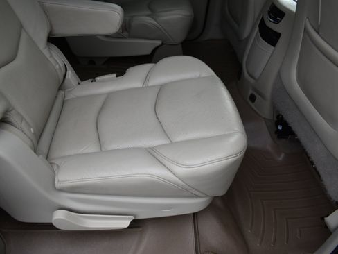 Used 2020 Cadillac Escalade ESV Premium Luxury image 31