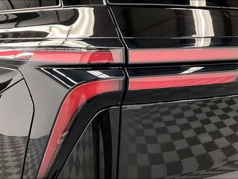 Used 2025 Chevrolet Traverse LT w/ Sun and Wheel Package image 36