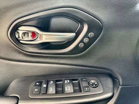 Used 2023 Jeep Cherokee Trailhawk w/ Sun & Sound Group image 15