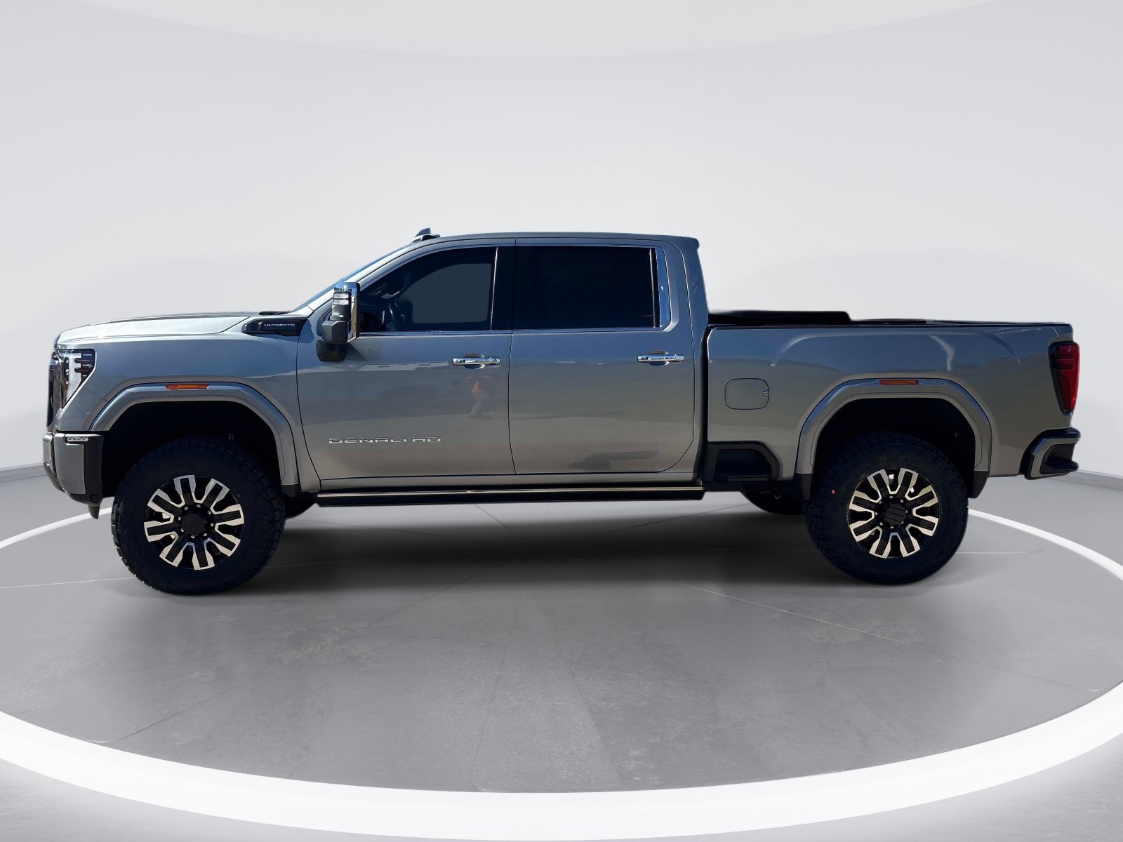 Used 2024 GMC Sierra 2500 Denali Ultimate AWD/4WD image 5