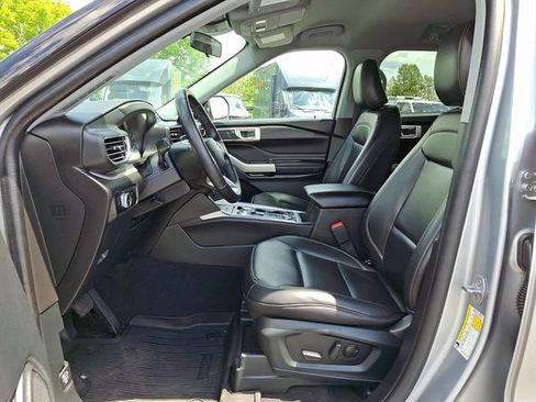 Certified 2022 Ford Explorer XLT w/ Equipment Group 202A AWD/4WD image 15