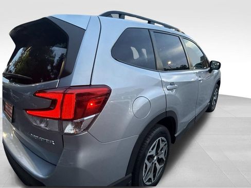 Used 2023 Subaru Forester Premium AWD/4WD image 7