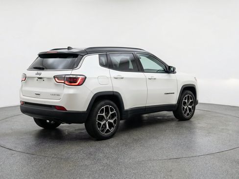 Used 2025 Jeep Compass Limited AWD/4WD image 9