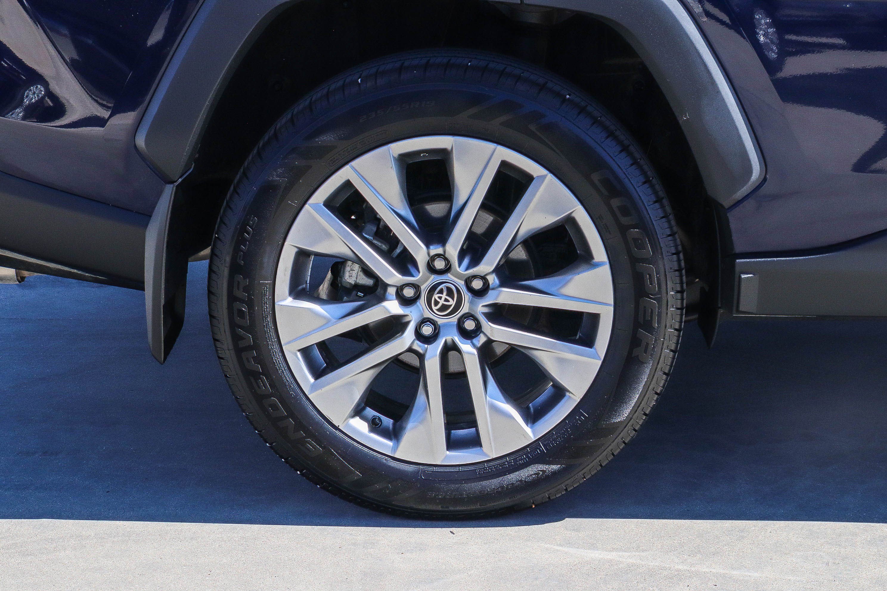 Certified 2022 Toyota RAV4 XLE Premium AWD/4WD image 11
