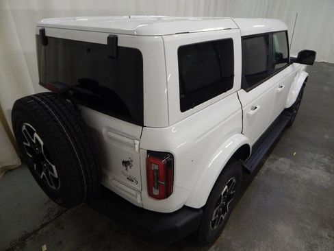 New 2025 Ford Bronco Outer Banks image 3