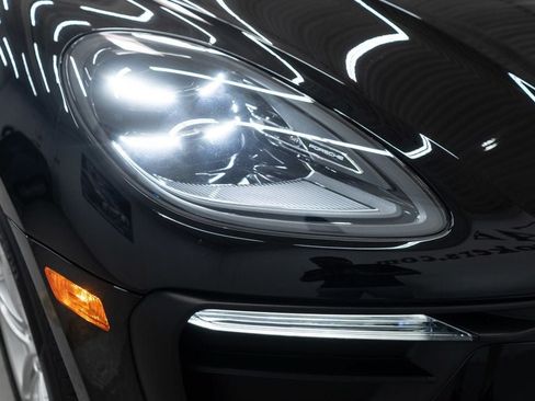 Used 2024 Porsche Macan AWD/4WD image 43