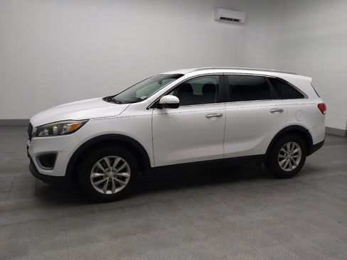 Used 2018 Kia Sorento LX image 2