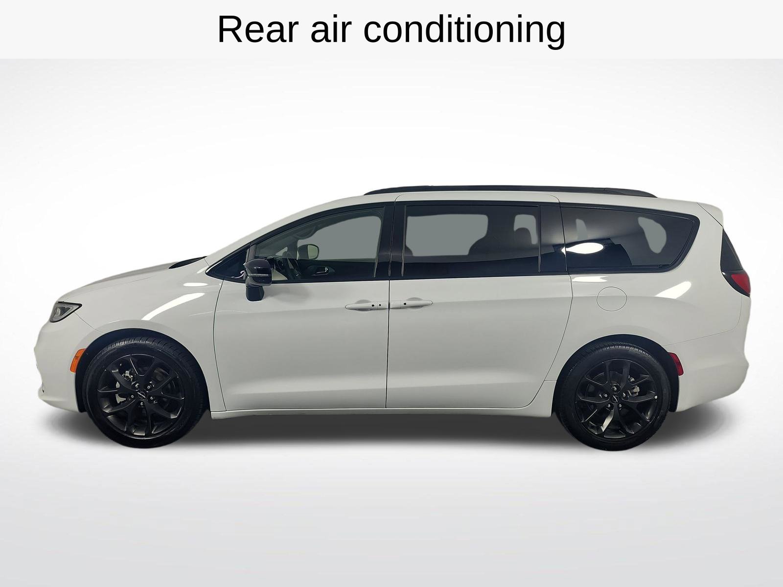 Used 2025 Chrysler Pacifica Limited FWD image 30