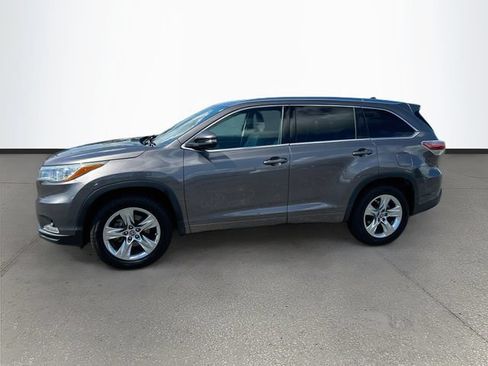 Used 2016 Toyota Highlander Limited Platinum FWD image 4