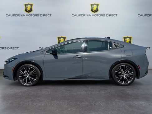 Used 2024 Toyota Prius XLE FWD image 2