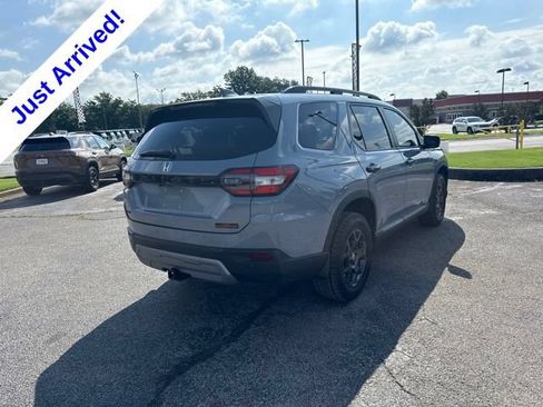Used 2025 Honda Pilot TrailSport image 3
