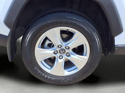Used 2021 Toyota RAV4 XLE w/ Convenience Package FWD image 9