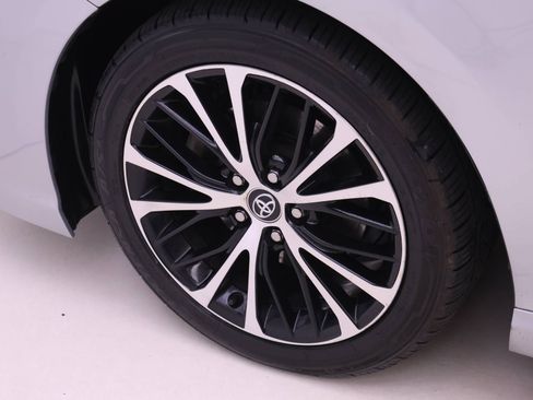 Used 2020 Toyota Camry SE FWD image 18