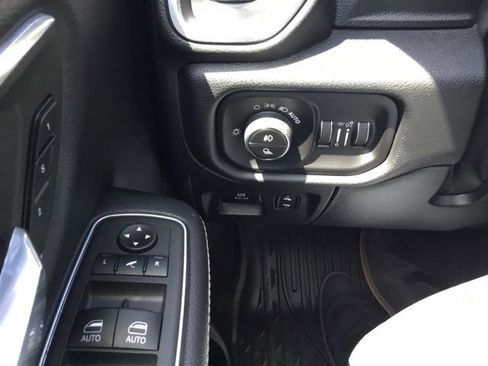 Used 2022 RAM 1500 Laramie AWD/4WD image 23