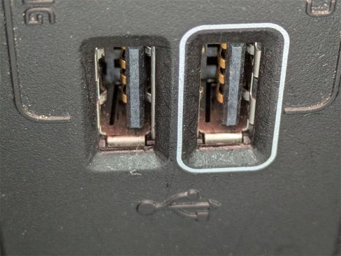 Certified 2022 Volvo XC90 T5 Momentum w/ Climate Package image 23