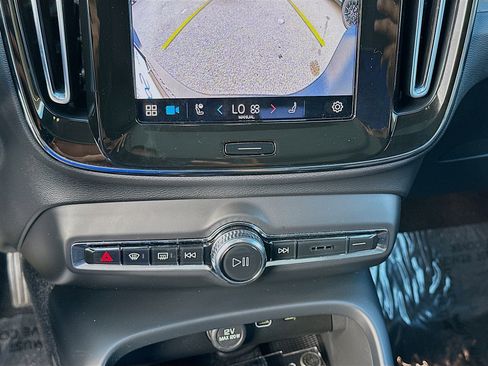 Used 2023 Volvo XC40 B5 Ultimate w/ Protection Package Premier image 15