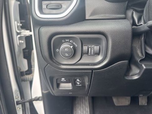 Used 2025 RAM 1500 Laramie image 13