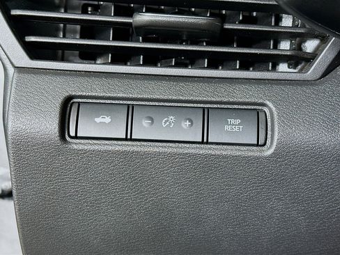 Used 2025 Nissan Altima 2.5 SV image 17