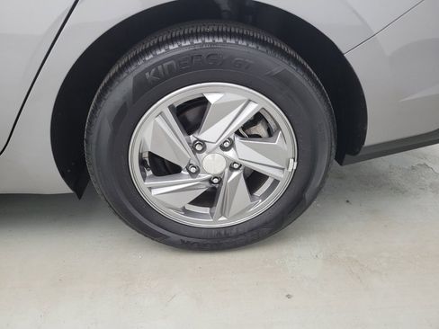 Used 2025 Hyundai Elantra SE FWD image 31