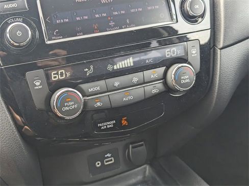 Used 2019 Nissan Rogue SV image 25