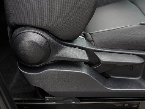 Certified 2025 Toyota Tacoma SR5 AWD/4WD image 25