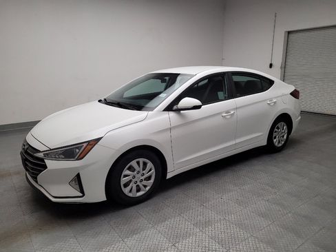 Used 2019 Hyundai Elantra SE w/ Cargo Package FWD image 2