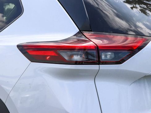 Used 2025 Nissan Rogue SV AWD/4WD image 9