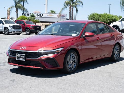 Used 2024 Hyundai Elantra SEL FWD image 9