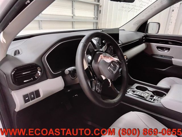 Used 2025 Honda Pilot Touring image 11