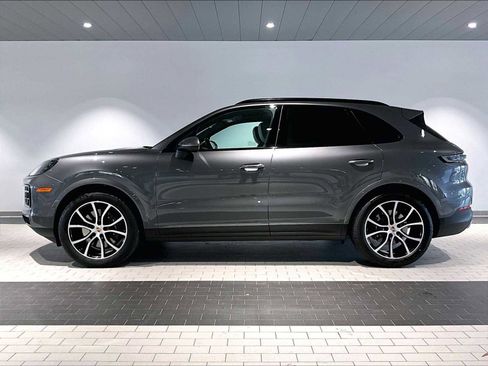 Used 2025 Porsche Cayenne image 2