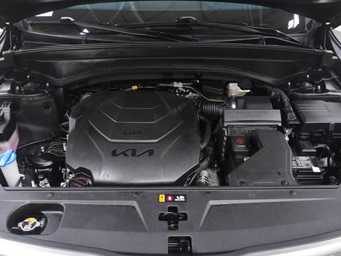 Used 2025 Kia Telluride SX w/ SX Captain's Chair Package image 34