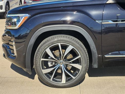 Used 2024 Volkswagen Atlas SEL Premium R-Line image 8