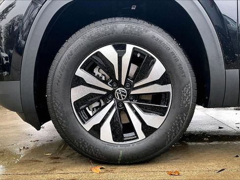 New 2026 Volkswagen Atlas SE image 8