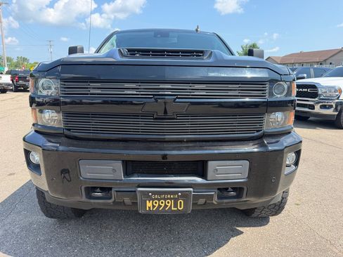 Used 2018 Chevrolet Silverado 2500 LTZ AWD/4WD image 3