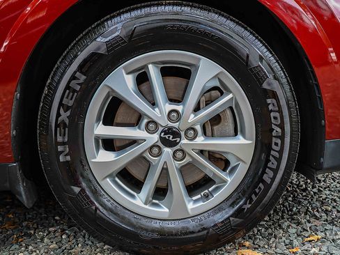 Certified 2023 Kia Carnival LX image 29