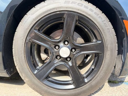Used 2019 Chevrolet Camaro LT RWD image 6