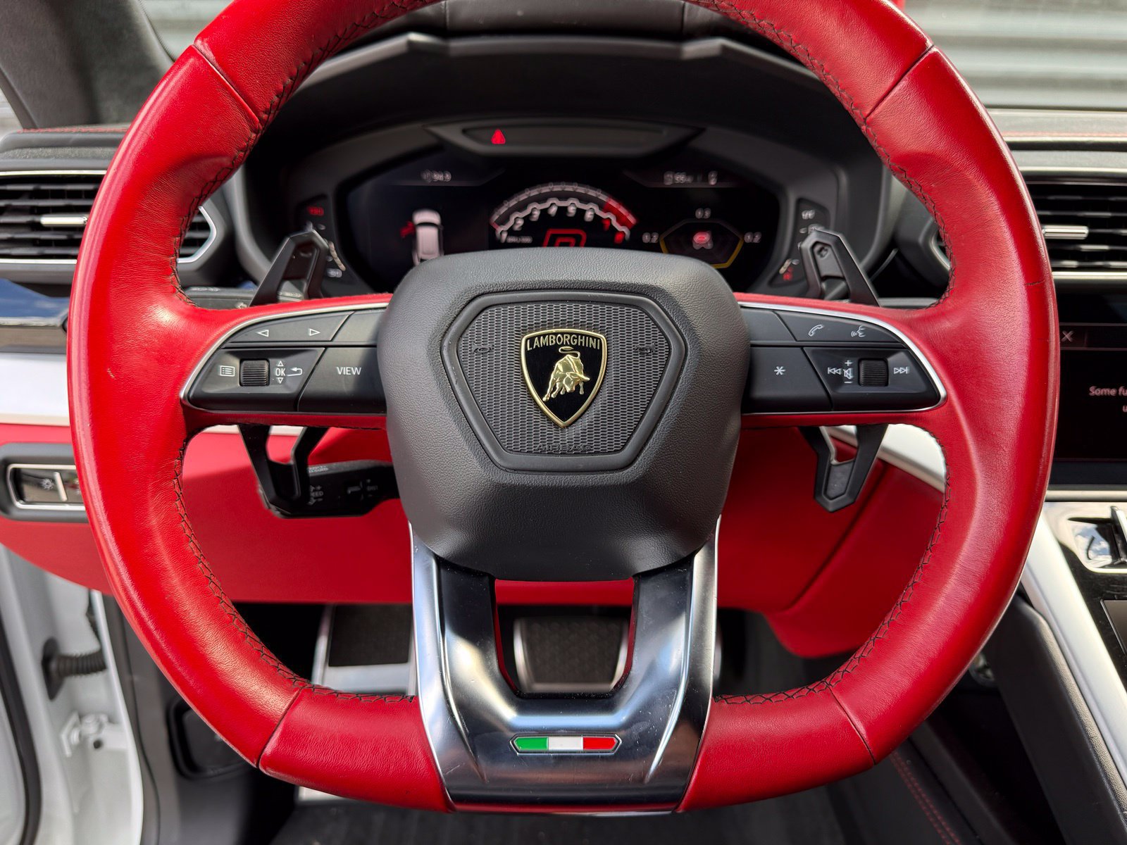 Used 2019 Lamborghini Urus AWD/4WD image 24