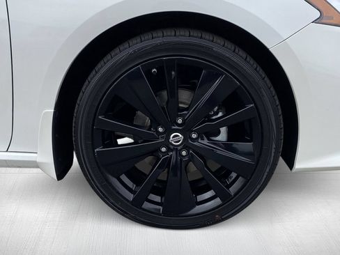 Used 2022 Nissan Altima 2.5 SR w/ Midnight Edition Package AWD/4WD image 14