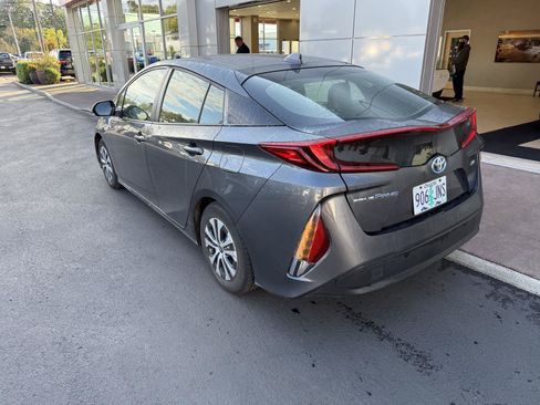 Used 2022 Toyota Prius Prime XLE FWD image 3
