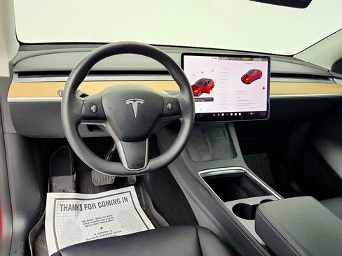 Used 2025 Tesla Model Y Long Range AWD/4WD image 12