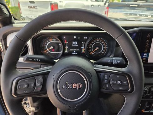 Used 2025 Jeep Wrangler Unlimited Sport AWD/4WD image 27