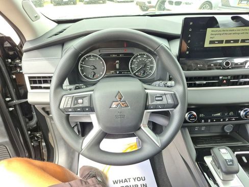 New 2026 Mitsubishi Outlander ES image 14