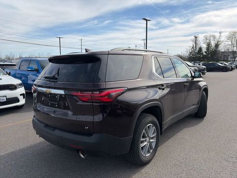Used 2023 Chevrolet Traverse LT image 2
