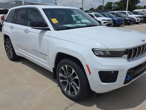 Used 2022 Jeep Grand Cherokee Overland w/ MOPAR Finishing Package AWD/4WD image 7