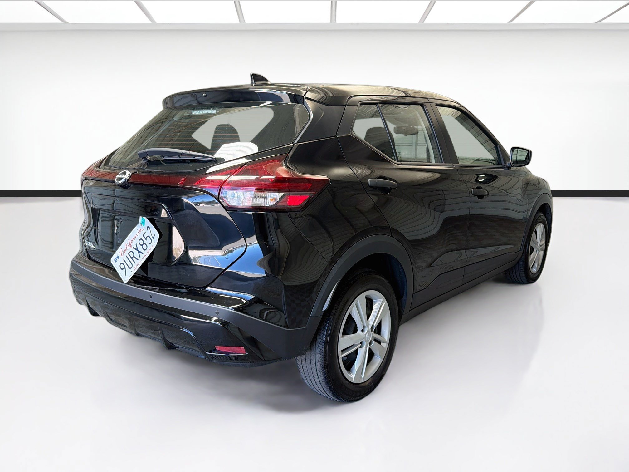 Used 2024 Nissan Kicks S FWD image 4