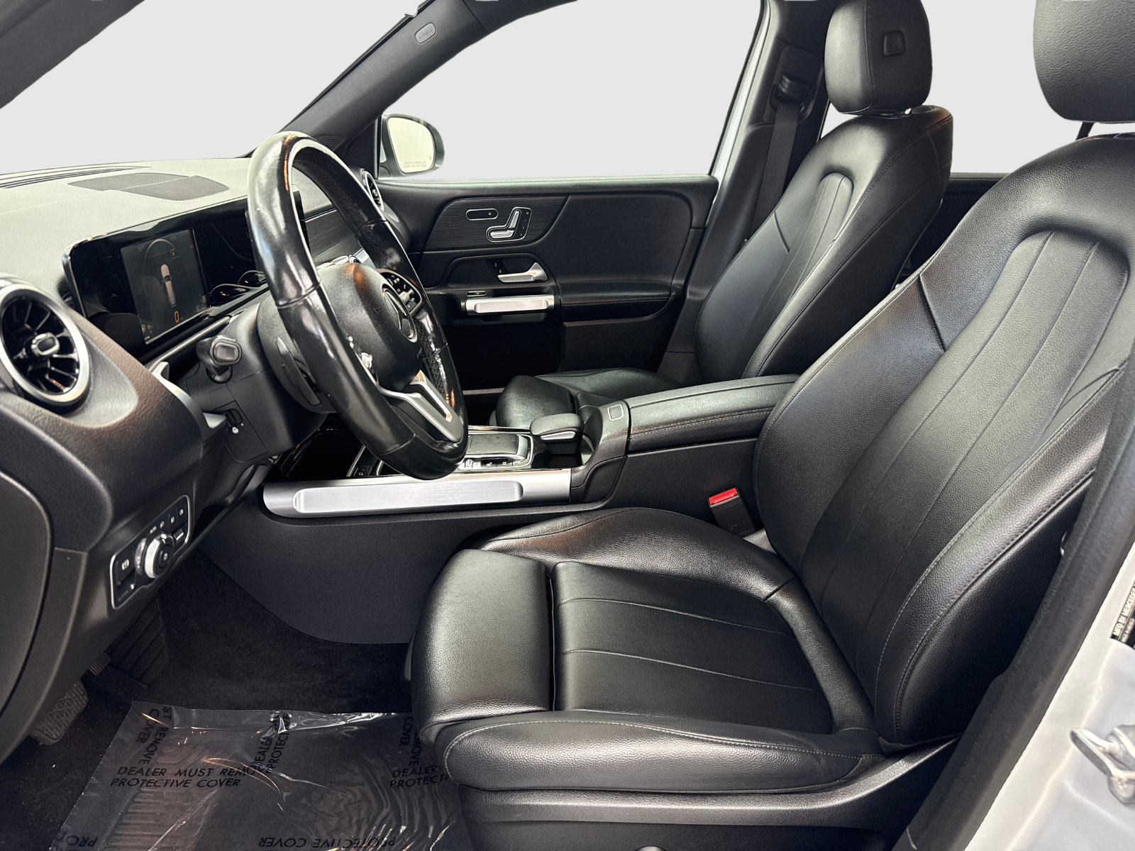 Used 2020 Mercedes-Benz GLB 250 4MATIC w/ Parking Assistance Package image 17