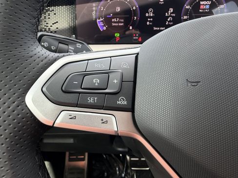 New 2026 Volkswagen Tiguan SE R-Line FWD image 25